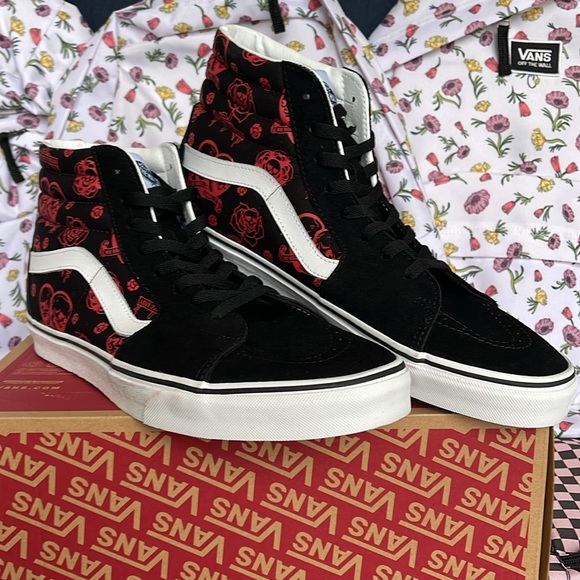 Vans Men’s Sk8-Hi Love You To Death Black/T
VN0007NSBMX
Sneakers - Picture 6 of 16